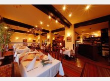 Restaurace Tarouca v Parkhotelu Průhonice - s krbem, letní zahrádkou a výbornou kuchyní